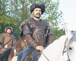 Kuruluş Osman'ın Turgut Alp'i Rüzgar Aksoy'un kardeşi de kendi gibi çok  ünlü! “Nasıl anlamadık” Meğer Diriliş Ertuğrul'un yıldızıyla