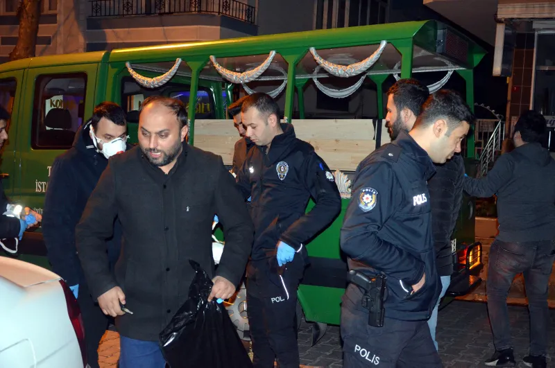 İstanbul'da koku yayılan bazadan kadın cesedi çıktı - 4