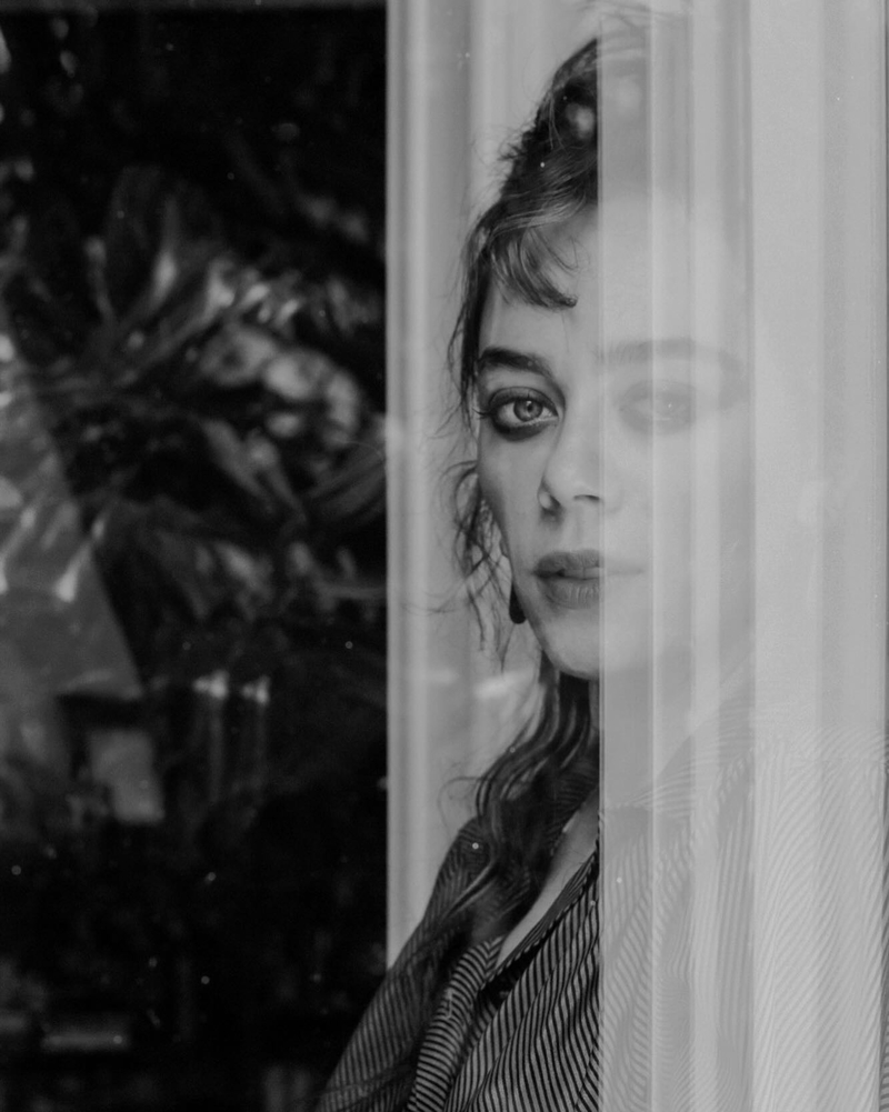 bahar-setinde-akilalmaz-olay-demet-evgarin-asistana-kufur-ettigi-iddia-edildi-basrol-oyuncusu-aglayarak-af-dil-1716898037786.jpg Bahar setinde akılalmaz olay! Demet Evgar'ın asistana küfür ettiği iddia edildi! “Başrol oyuncusu ağlayarak af diledi”-4