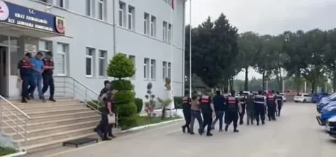 icisleri-bakani-ali-yerlikaya-duyurdu-20-ilde-sibergoz-39-operasyonu-cok-sayida-kisi-yakalandi-1716010253267.jpeg İçişleri Bakanı Ali Yerlikaya duyurdu: 20 ilde Sibergöz-39 operasyonu! Çok sayıda kişi yakalandı-3