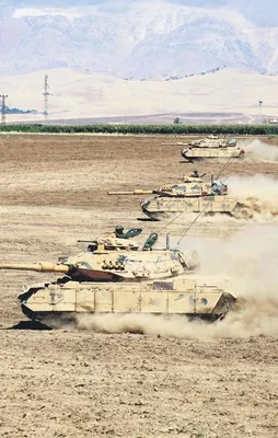 Sınırda marşlar çalıyor