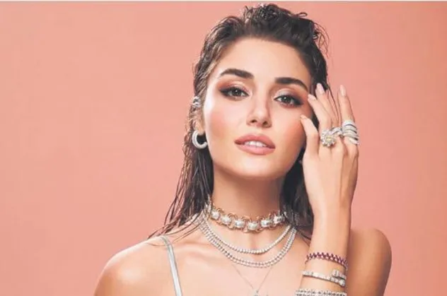 Kerem Bürsin ve Hande Erçel aşkında evlilik karmaşası! "Bu sorumluluk sadece...."