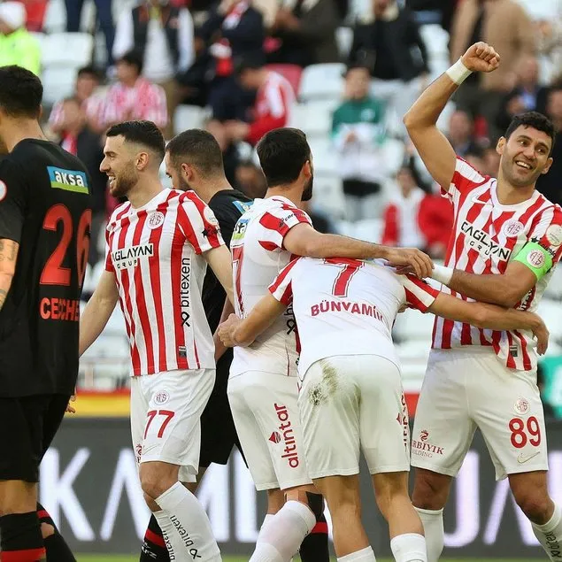 Antalyaspor evinde güldü!