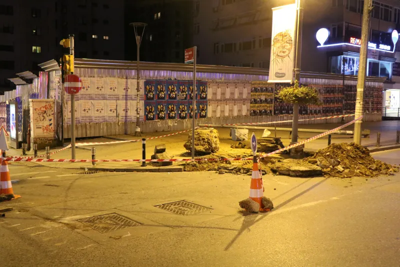 İstanbul'da iş makinesi doğal gaz borusunu patlattı - 7