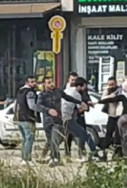 Bursa'da korkunç anlar! Çıkmak istemeyen kiracısına dehşeti yaşattı-4