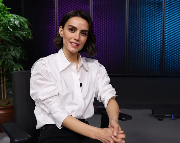 Çağla Demir’den itiraf: "Hem çok yakışıklı buluyorum hem de enerjisini çok beğeniyorum"-6