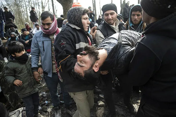 Yunanistan'ın mültecilere orantısız müdahalesi Avrupa basınında: AB sınırında insanlık ölüyor!-1