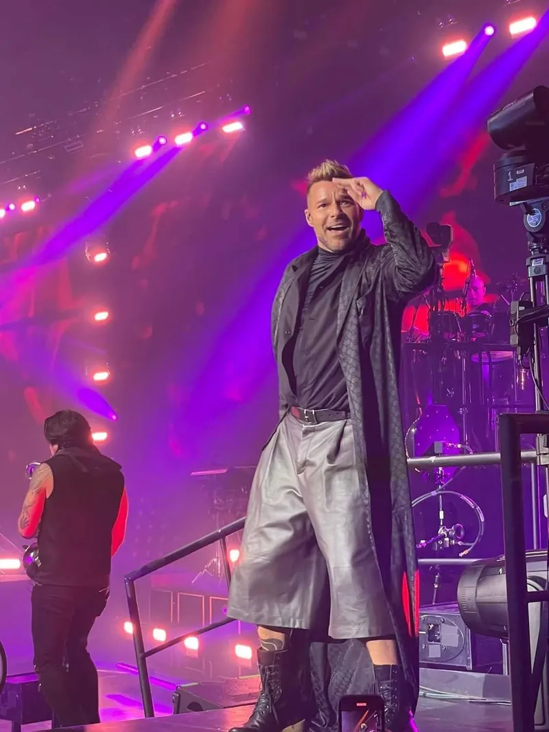 Sıkı takipçisi çıktı: Güzel oyuncu Demet Özdemir'e dünya yıldızı Ricky Martin'den yoğun ilgi! (Takvim.com.tr | Foto Arşiv)