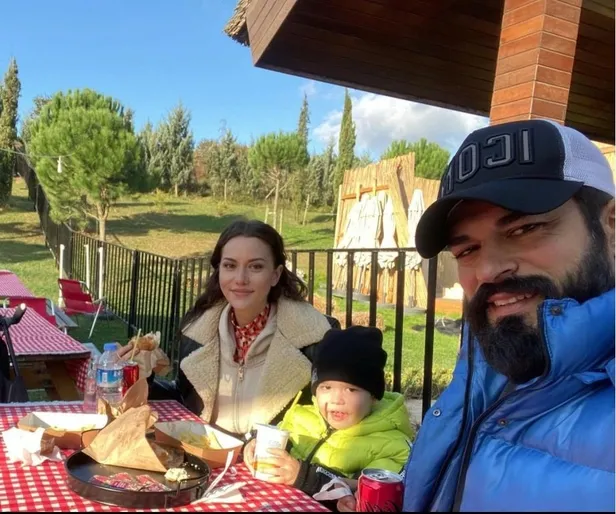 kapak-pozu-burak-ozcivit-ve-fahriye-evcen-bu-pozla-cok-mutluyuz-mesaji-verdi-1636403252383.jpeg