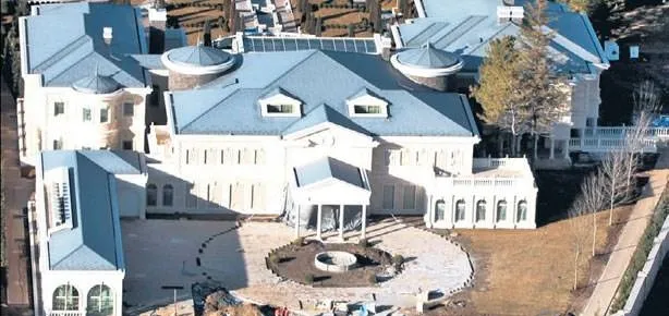 Hoca’ya saray İpek’e peşkeş