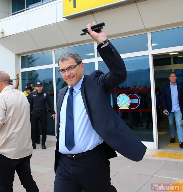 Fenerbahçeliler, Comolli'nin istifası sonrası sosyal medyada coştu: Sana da sıra gelecekti! - 18