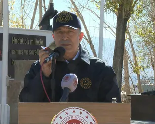 Bakan Akar İran sınırında