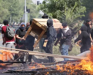 Şili son yılların en zorlu döneminden geçiyor! Pinochetten sonra ilk defa ordu sokakta