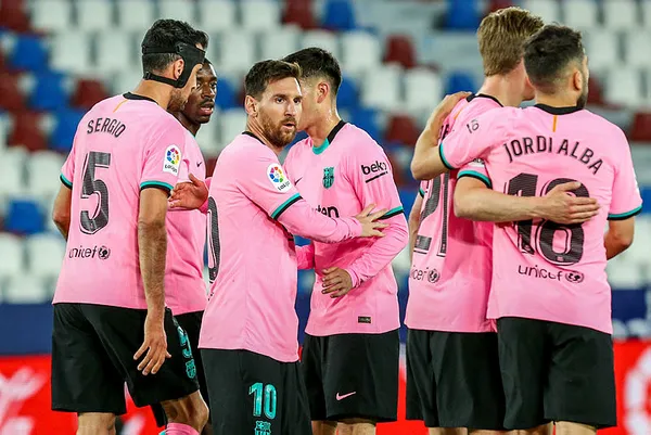 filistinden-ispanyol-ekibi-barcelonaya-israil-tepkisi-yikilan-filistin-koyunun-enkazina-insa-edilen-1625564459601.jpg Filistin'den İspanyol ekibi Barcelona'ya İsrail tepkisi! Yıkılan Filistin köyünün enkazına inşa edilen...-5