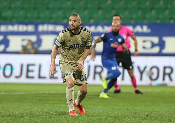 1614781370009.jpg Fenerbahçe'de Caner Erkin görüşmesi öncesi Erol Bulut'tan kritik rapor-8