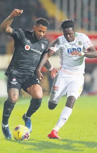 Beşiktaş'ta yabancılar ülkelerine dönmek için baskı kuruyor