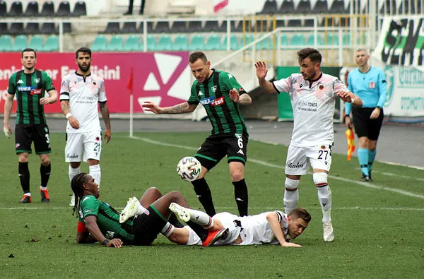 yukatel-denizlispor-genclerbirligi-maci-canli-anlatim-izle-1613833430637.jpg Yukatel Denizlispor-Gençlerbirliği | Maç Özeti-3