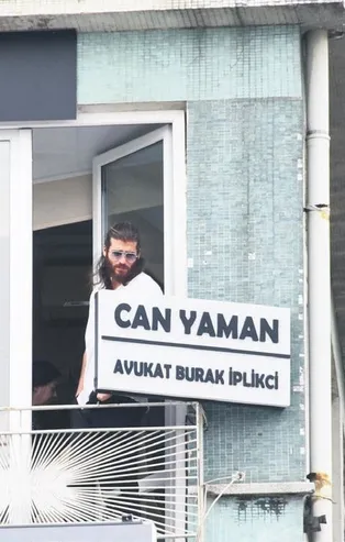 Can Yaman'ın başı takıntılı fanları yüzünden dertte! İtalya'daki evini değiştiren ünlü oyuncu şimdide Bebek'teki...