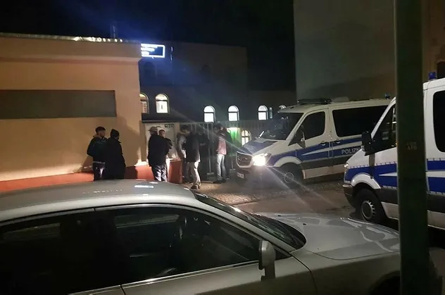 Almanya'da 3 camiye bomba ihbarı!