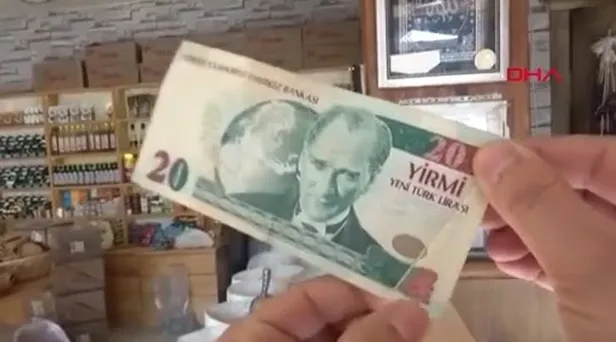 19-yillik-hatali-basim-20-ytlyi-bulduysaniz-mujde-zengin-oldunuz-cekmeceleri-kurcalamaya-baslayin-sizde-de-ola-1685805576551.jpg 19 yıllık 20 YTL'lik banknotu bulduysanız müjde yaşadınız! Çekmeceleri kurcalamaya servet değerinde! Sizde de varsa...-2