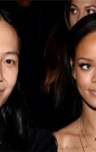 Ünlü modacı erkek mankenleri tacizle suçlandı! Erkekler ve translara cinsel taciz