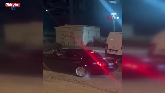 Ankara'da lastik yakan maganda kamerada