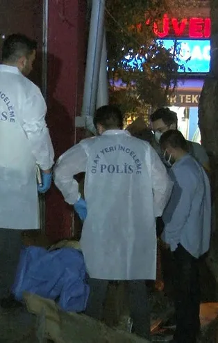 İstanbul Beyoğlu'nda şüpheli ölüm! Taksi durağı arkasında bulundu
