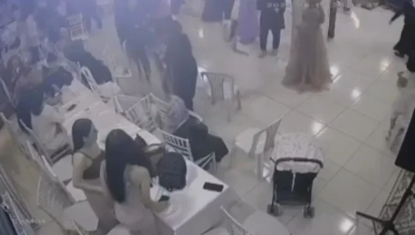 depreme-nisanda-yakalandilar-o-panik-anlari-kamerada-1691697298687.jpeg Depreme nişanda yakalandılar: O panik anları kamerada...-3