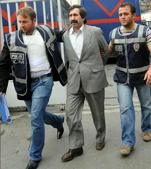 bulent-borekin-sahibine-hisse-devri-tehdidi-hem-senin-hem-ailenin-kafasini-kopartacagiz-1792587812594.jpeg Bülent Börek’in sahibine hisse devri tehdidi: “Hem senin hem ailenin kafasını kopartacağız”-6