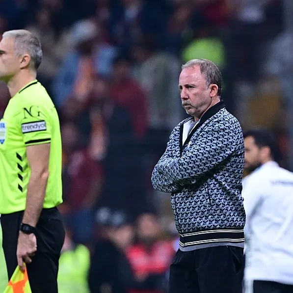 Gio ve Ole’nin gerisinde