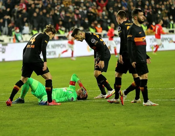 muslera-kotu-sakatlandi-dizinde-bag-kopmasi-suphesi-var-1639432609371.jpeg