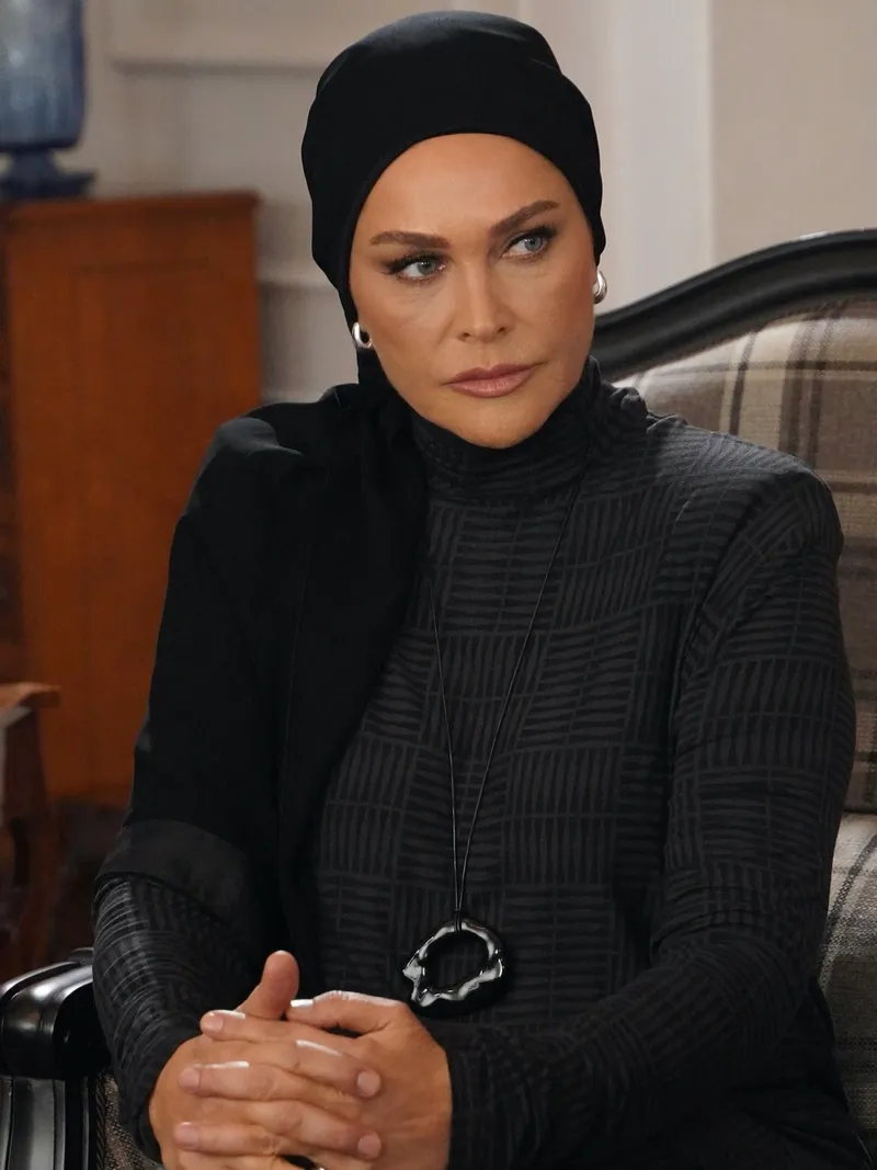 deniz-ugurdan-hulya-avsarla-set-paylasimi-kamera-arkasindaki-dogallik-bu-1771501845732.jpg Deniz Uğur’dan Hülya Avşar’la set paylaşımı: Kamera arkasındaki doğallık bu!-5