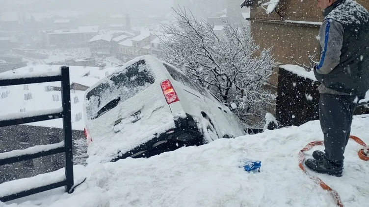 Bitlis'te 10 araç birbirine girdi: 16 yaralı!