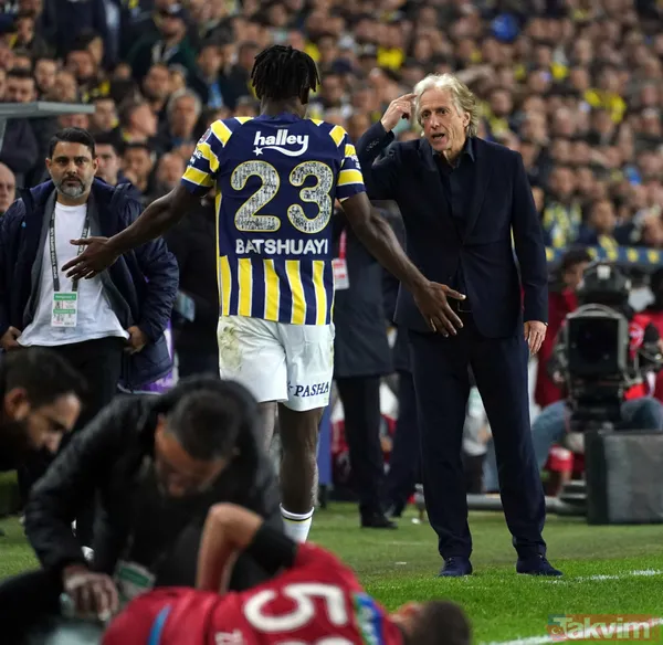 SON DAKİKA FENERBAHÇE HABERLERİ... Fenerbahçe'de Sivasspor karşısında Michy Batshuayi kırmızı kart gördü! Jorge Jesus çılgına döndü! İşte o anlar - 3