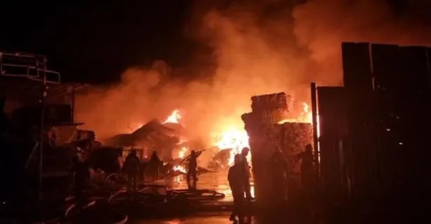 Sarıyer dumanlara teslim oldu! Kağıt ve plastiklerin depolandığı dönüşüm tesisinde yangın çıktı