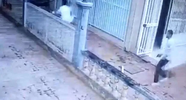 ev-esyasi-yuzunden-tartistigi-kardesini-silahla-vurdu-1621371818355.jpeg Ev eşyası yüzünden tartıştığı kardeşini silahla vurdu!-2