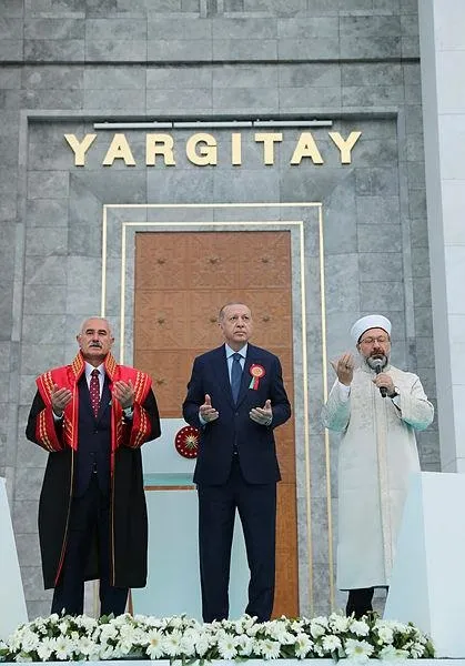 cumhuriyet-ve-t24un-dua-rahatsizligi-bu-kez-bahaneleri-yargitay-baskani-mehmet-akarcanin-cubbesi-1630527864298.jpeg