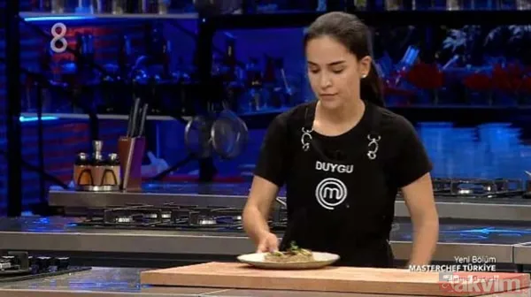 Duygu, Açıklamasında Şunları İfade Etti: "Bu Yazıyı Yazmanın Bu Derece Zor Olabileceğini Hiç Düşünmemiştim. Kaç Kere Yazdım Sildim Bilemiyorum Ama Yine De...