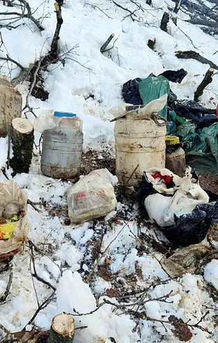 Bitlis'te PKK'ya darbe! Yaşam malzemesi ele geçirildi