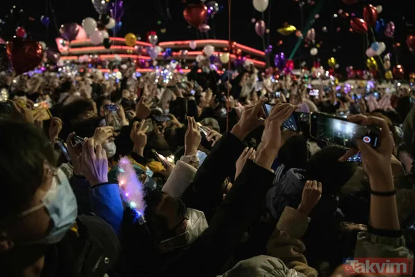 Koronavirüsün ortaya çıktığı Vuhan'da yılbaşı kutlaması! Görüntüler pes dedirtti - 1