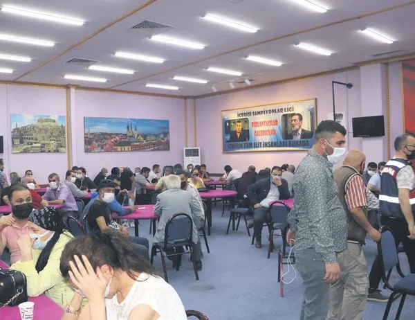 Türkiye pandemi nedeniyle 17 günlük kapanmaya gitti. Ama kumarhaneler, alışkanlıklarından vazgeçmedi-1