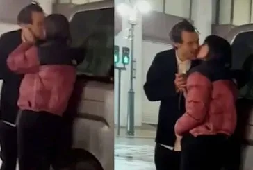 Ünlü manken arkadaşının şarkıcı eski sevgilisiyle sokak ortasında yakalandı!