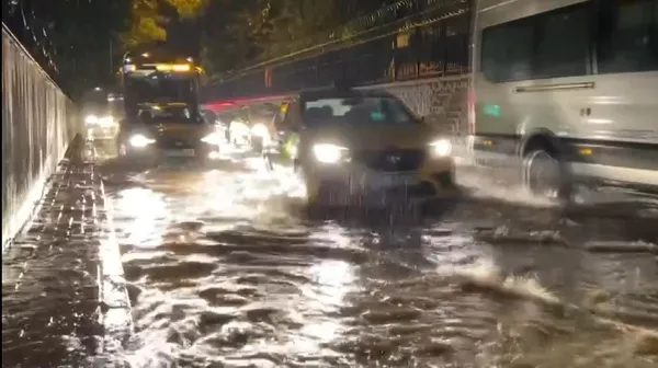 Hiç yüzleri de kızarmıyor: CHP'li İBB'nin 'sorunu çözdük' dediği Kadıköy yeniden sular altında-2