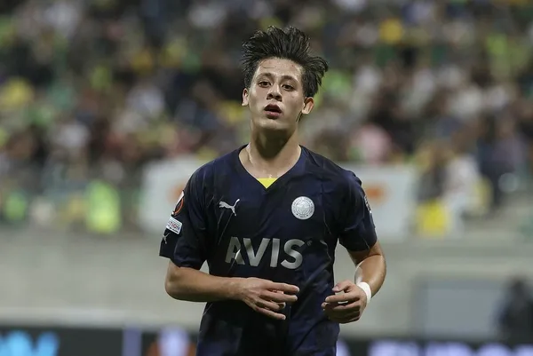 fenerbahcenin-genc-ismi-arda-gulerden-alkislanacak-hareket-1667644639511.jpeg Fenerbahçe'nin genç ismi Arda Güler'den alkışlanacak hareket-3