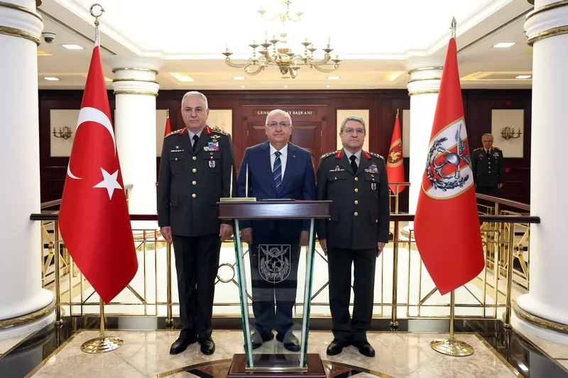 msb-paylasti-yas-sonrasi-kara-kuvvetleri-komutanliginda-devir-teslim-1755507508721.jpeg MSB paylaştı! YAŞ sonrası Genelkurmay Başkalığı'nda devir-teslim-2