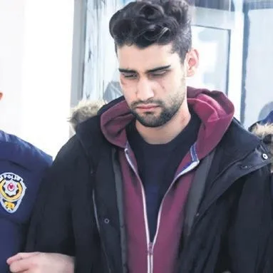 1670023713583.jpeg Taş kesildik! 2 kişi kızı tacizden korumaya çalışan Engin Taş boynundan bıçaklanarak hayattan koparıldı-3