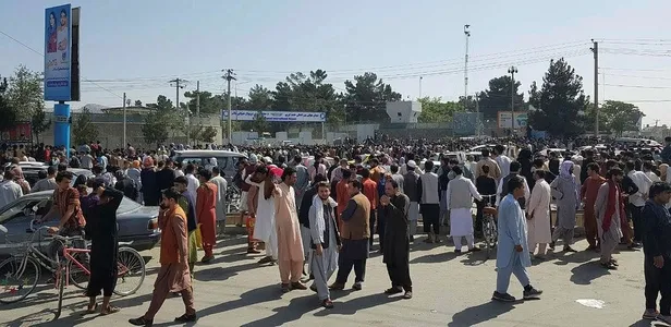 abd-ile-afganistan-arasinda-gorusme-tahliye-operasyonlarina-karismayin-iste-afganistanda-yasananlar-1629127742588.jpeg ABD ile Taliban arasında görüşme: Tahliye operasyonlarına karışmayın-3