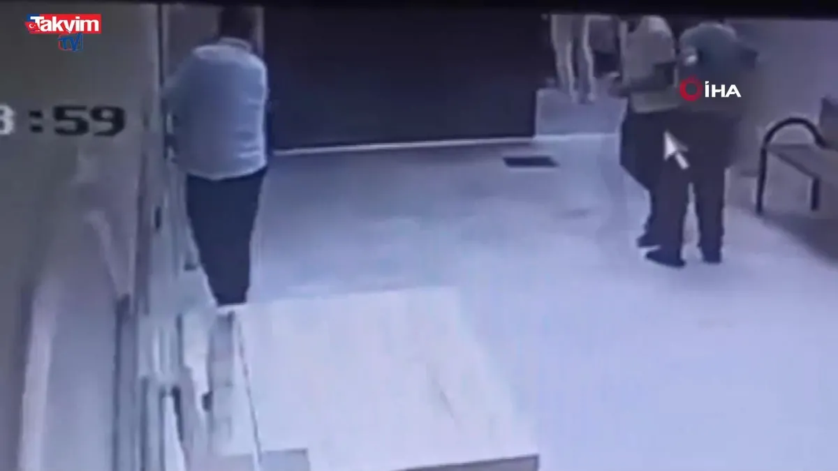 Mersin’de müezzine bıçaklı saldırı kamerada