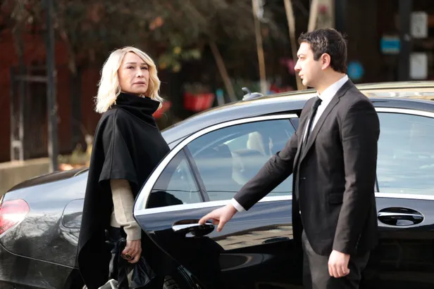 defteri-kapaniyor-gozunun-yasina-bakmayacak-baska-caresi-yok-artik-star-tvdeki-seruveni-son-bulacak-1613487576535.jpg Defteri kapanıyor gözünün yaşına bakmayacak! Başka çaresi yok Star TV'deki serüveni artık son bulacak-4