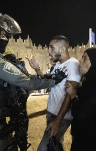 İsrail’in Kudüs'teki şiddeti devam ediyor! Aralarında çocukların da bulunduğu Filistinliler darp edildi